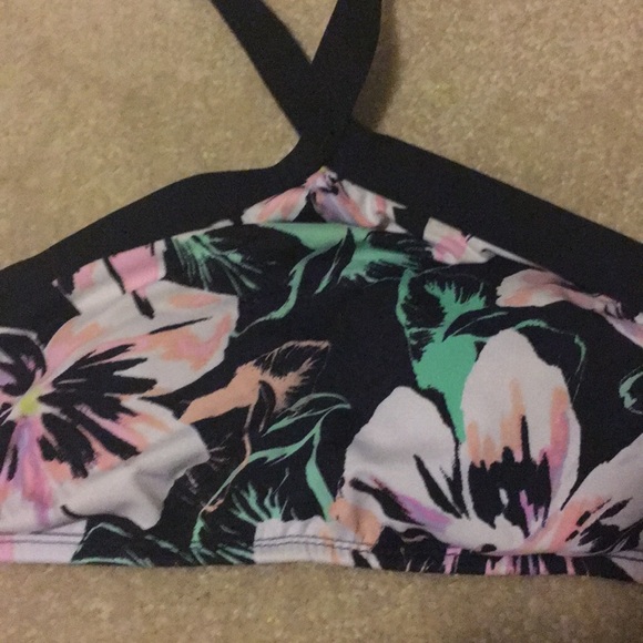 Flower bikini - Picture 2 of 8